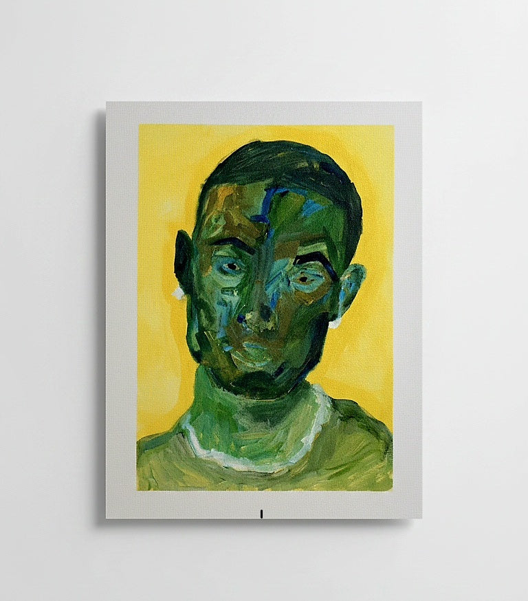 Homem com colar de pérolas